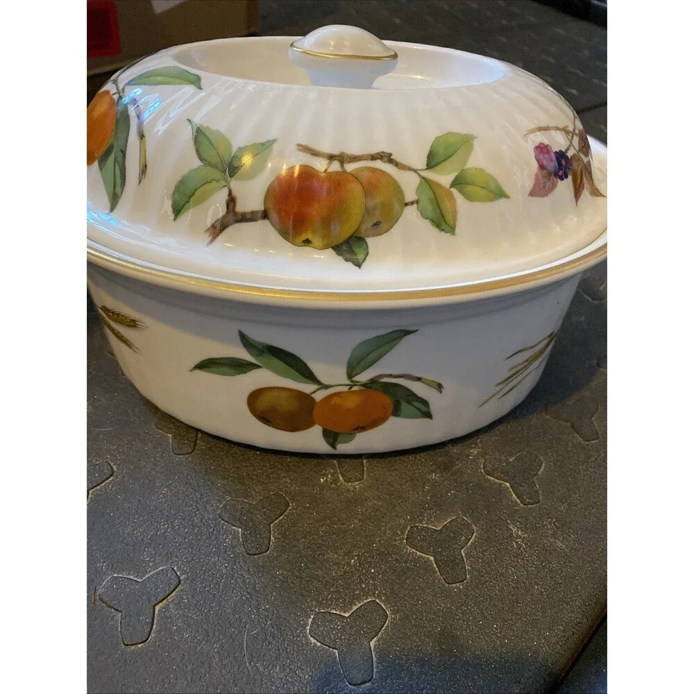 Royal Worcester Evesham 9-3/8